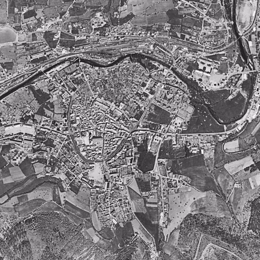 Mende en 1956, le centre vu du ciel, au même cadrage