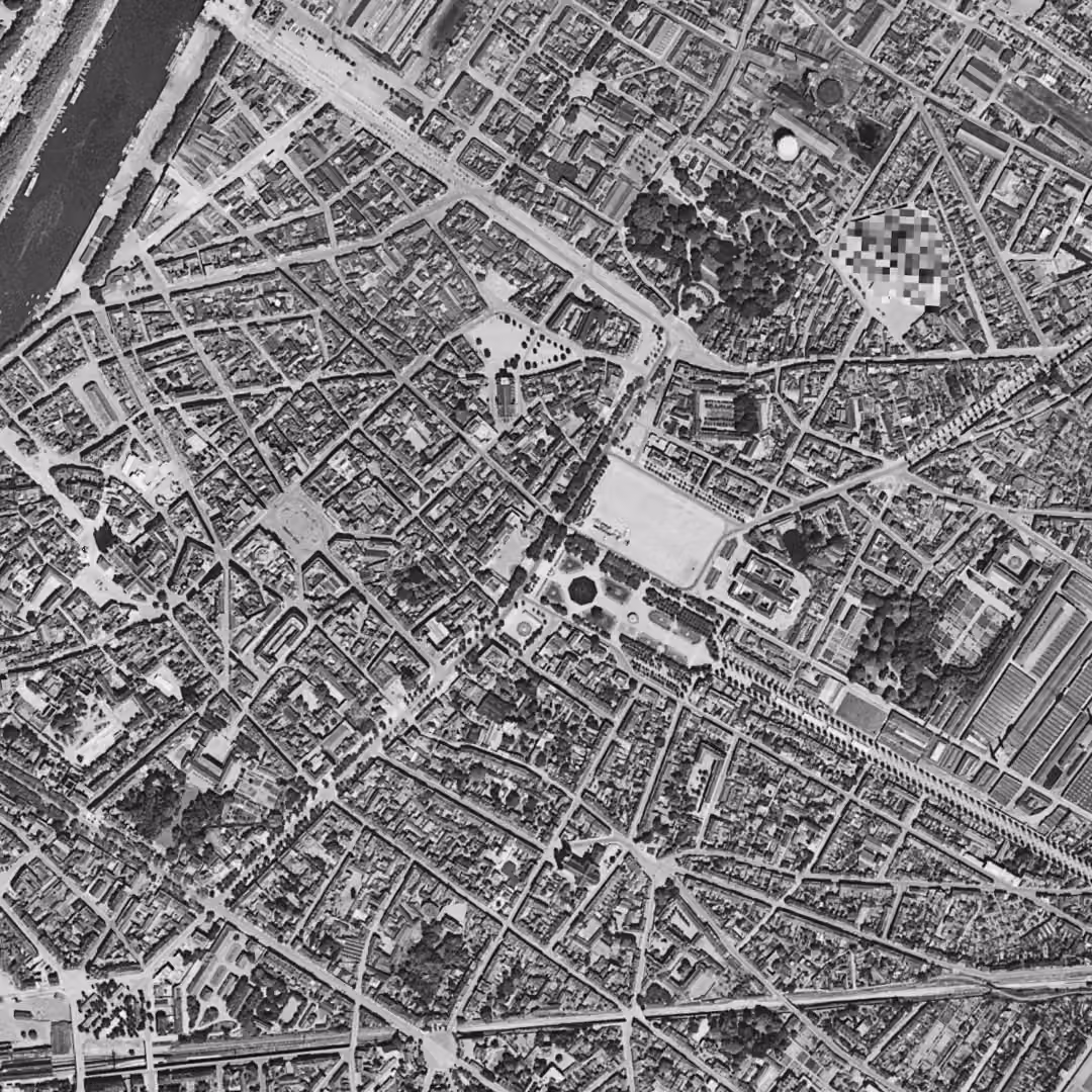 Angers en 1949, le centre vu du ciel, au même cadrage