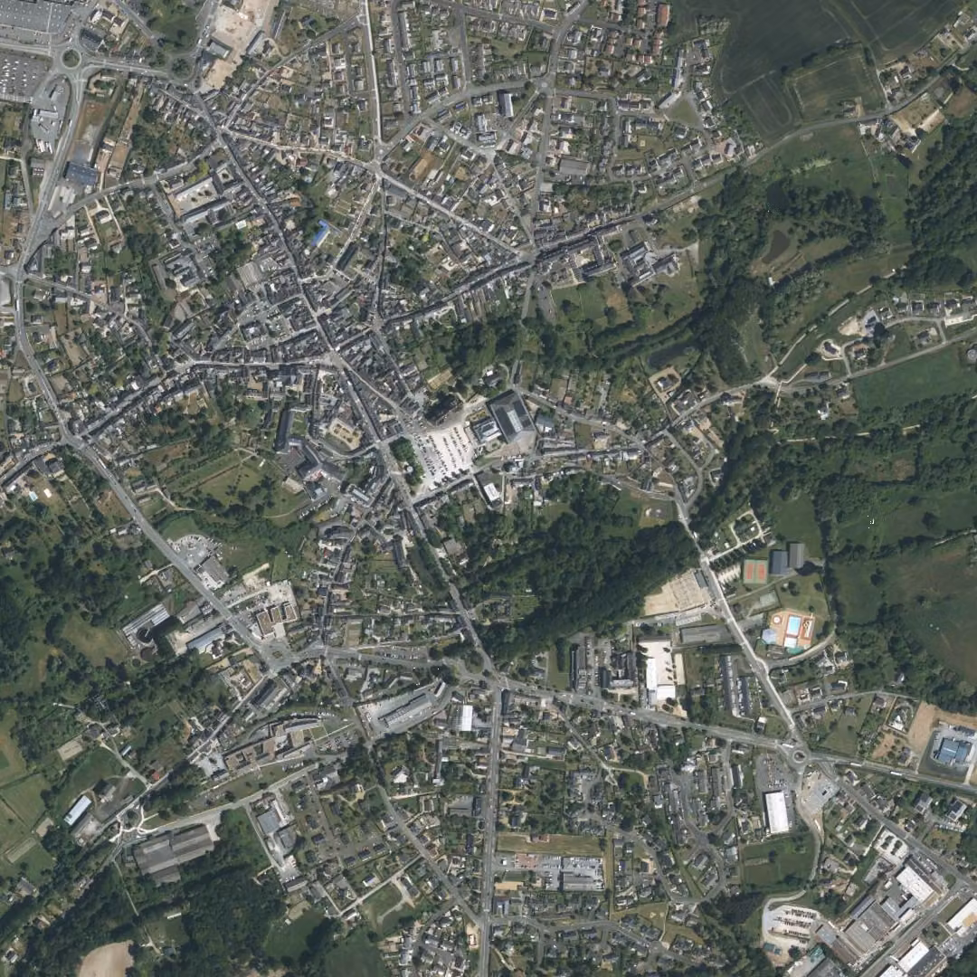 Baugé-en-Anjou aujourd'hui, le centre vu du ciel