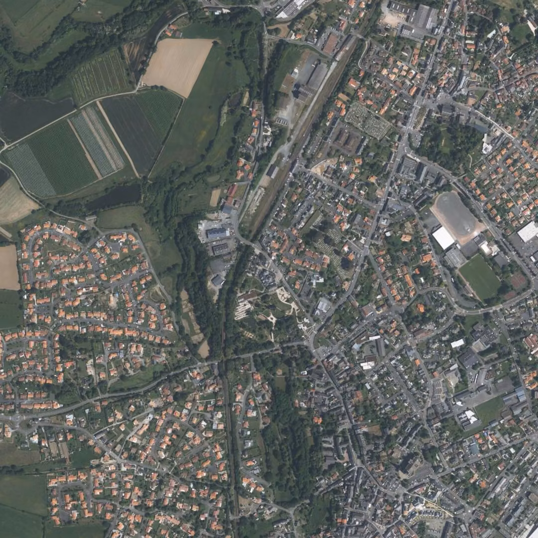 Chemillé-en-Anjou aujourd'hui, le centre vu du ciel