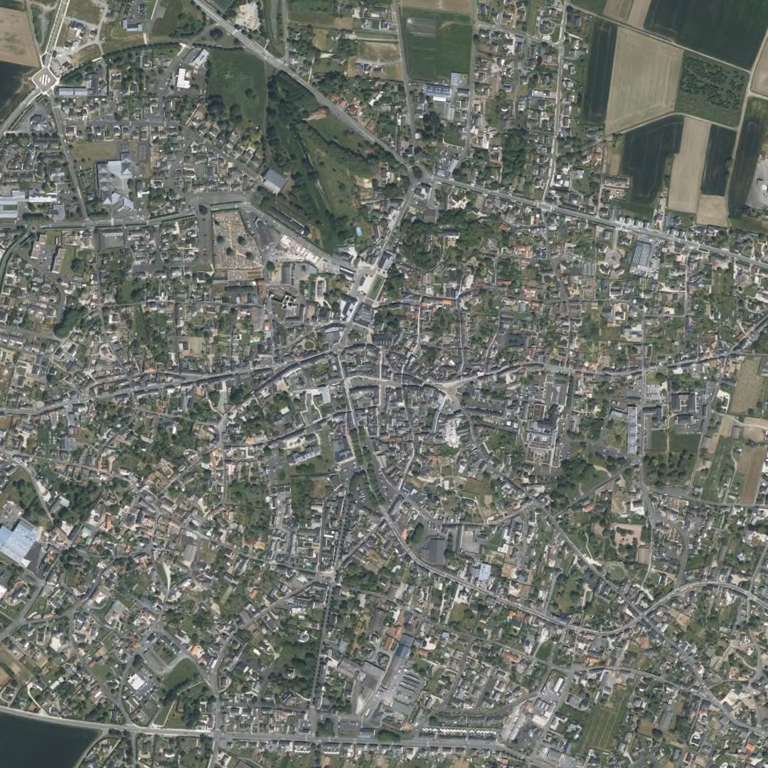 Doué-en-Anjou aujourd'hui, le centre vu du ciel