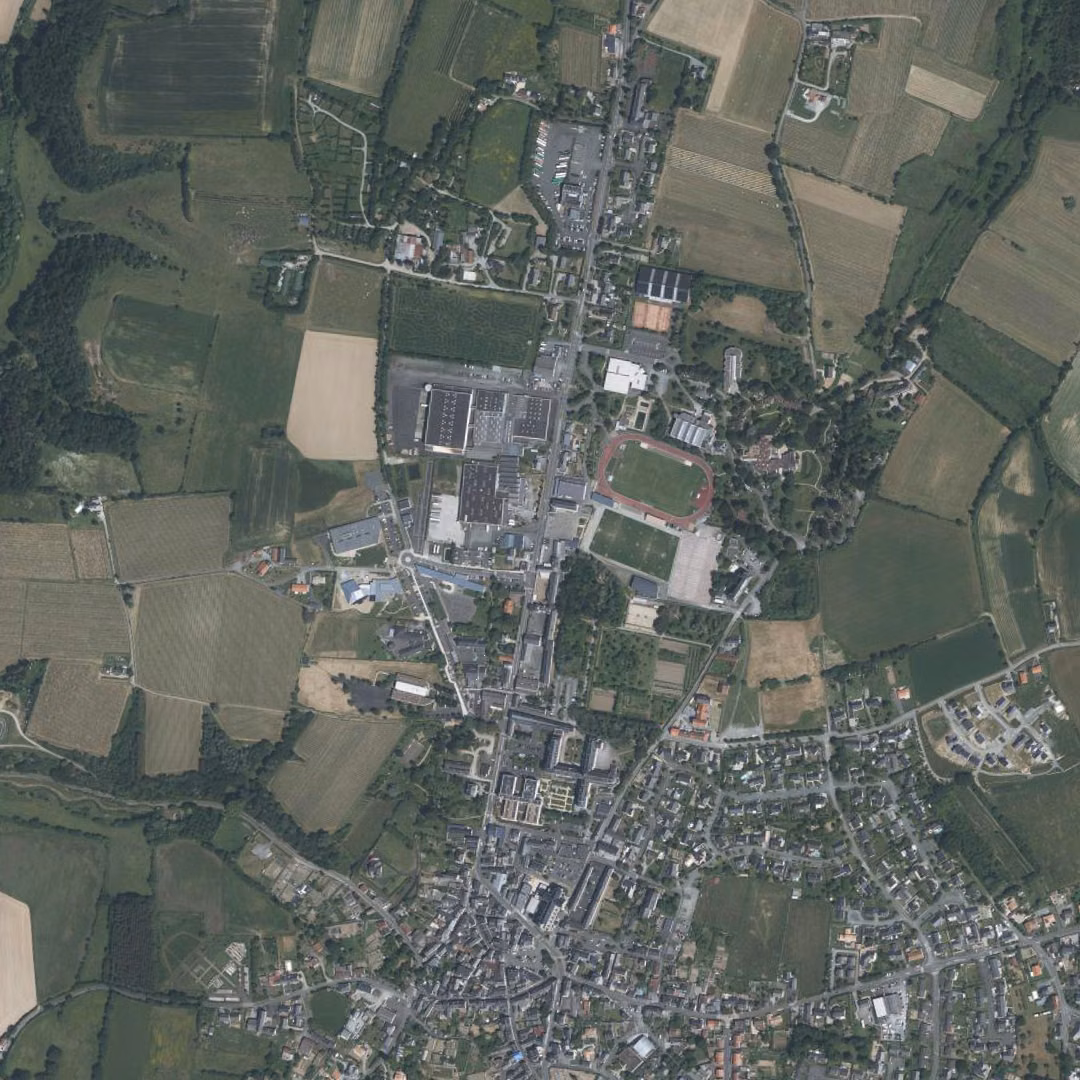 Mauges-sur-Loire aujourd'hui, le centre vu du ciel