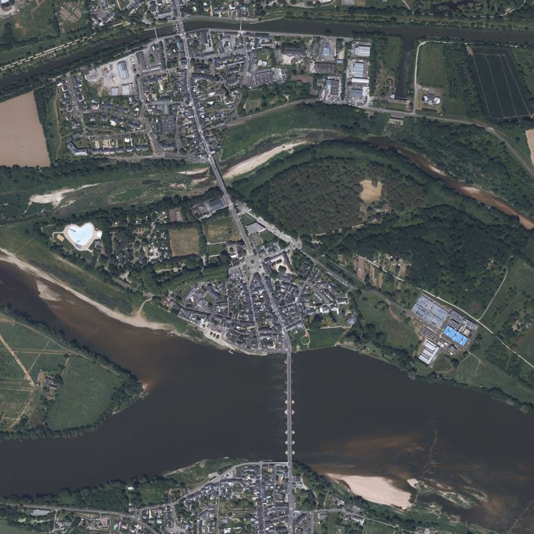 Les Ponts-de-Cé aujourd'hui, le centre vu du ciel