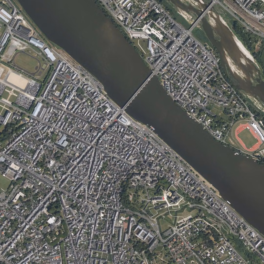 Saumur aujourd'hui, le centre vu du ciel