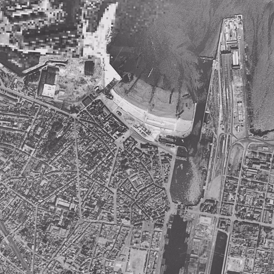 Cherbourg-en-Cotentin en 1947, le centre vu du ciel, au même cadrage