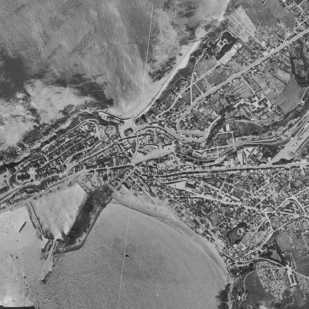 Granville en 1947, le centre vu du ciel, au même cadrage