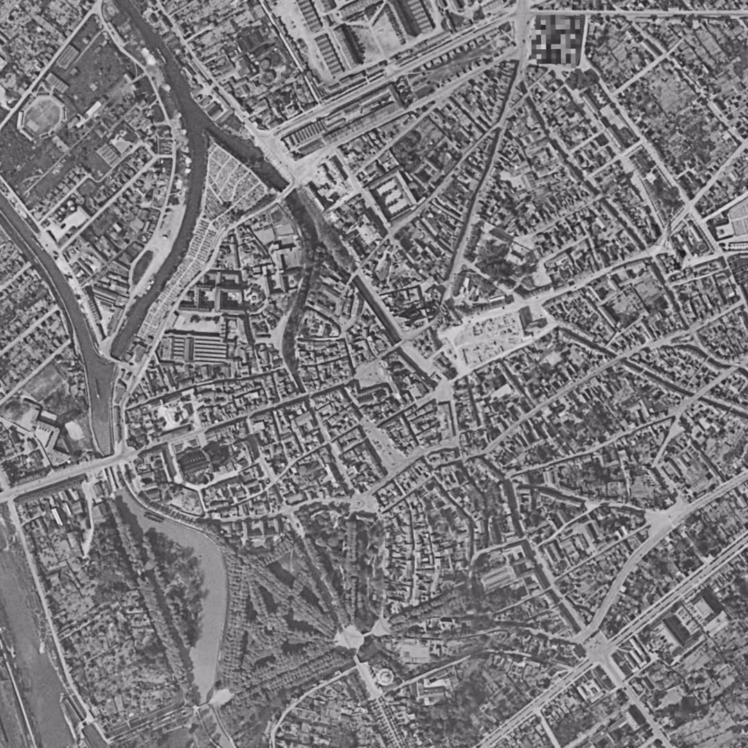 Châlons-en-Champagne en 1953, le centre vu du ciel, au même cadrage