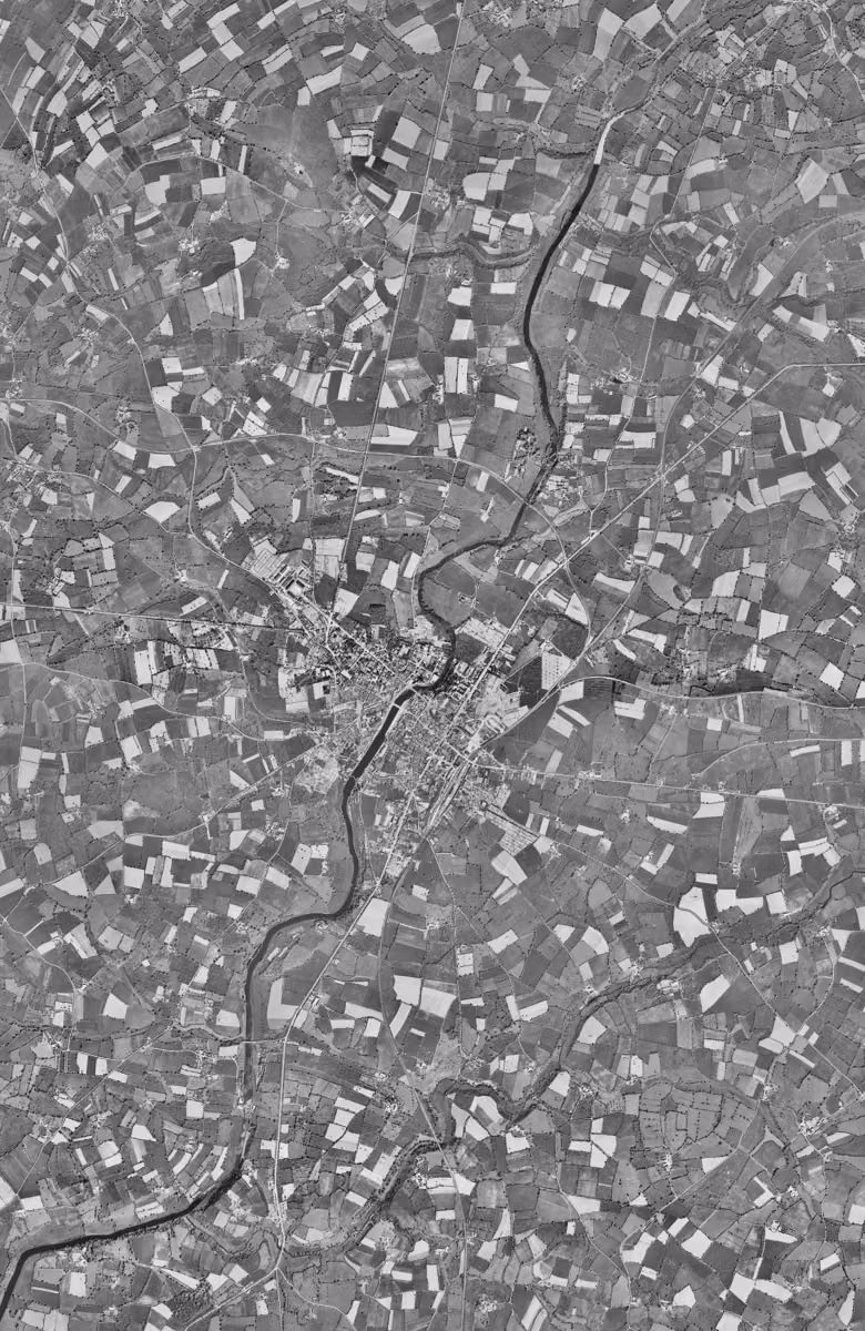 Mayenne en 1949, le territoire vu du ciel, au même cadrage