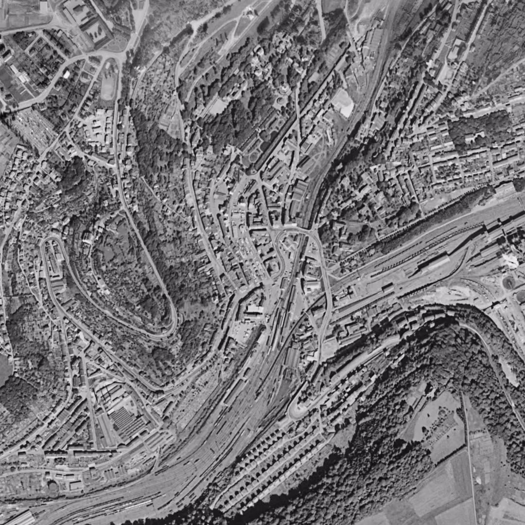 Longwy en 1960, le centre vu du ciel, au même cadrage