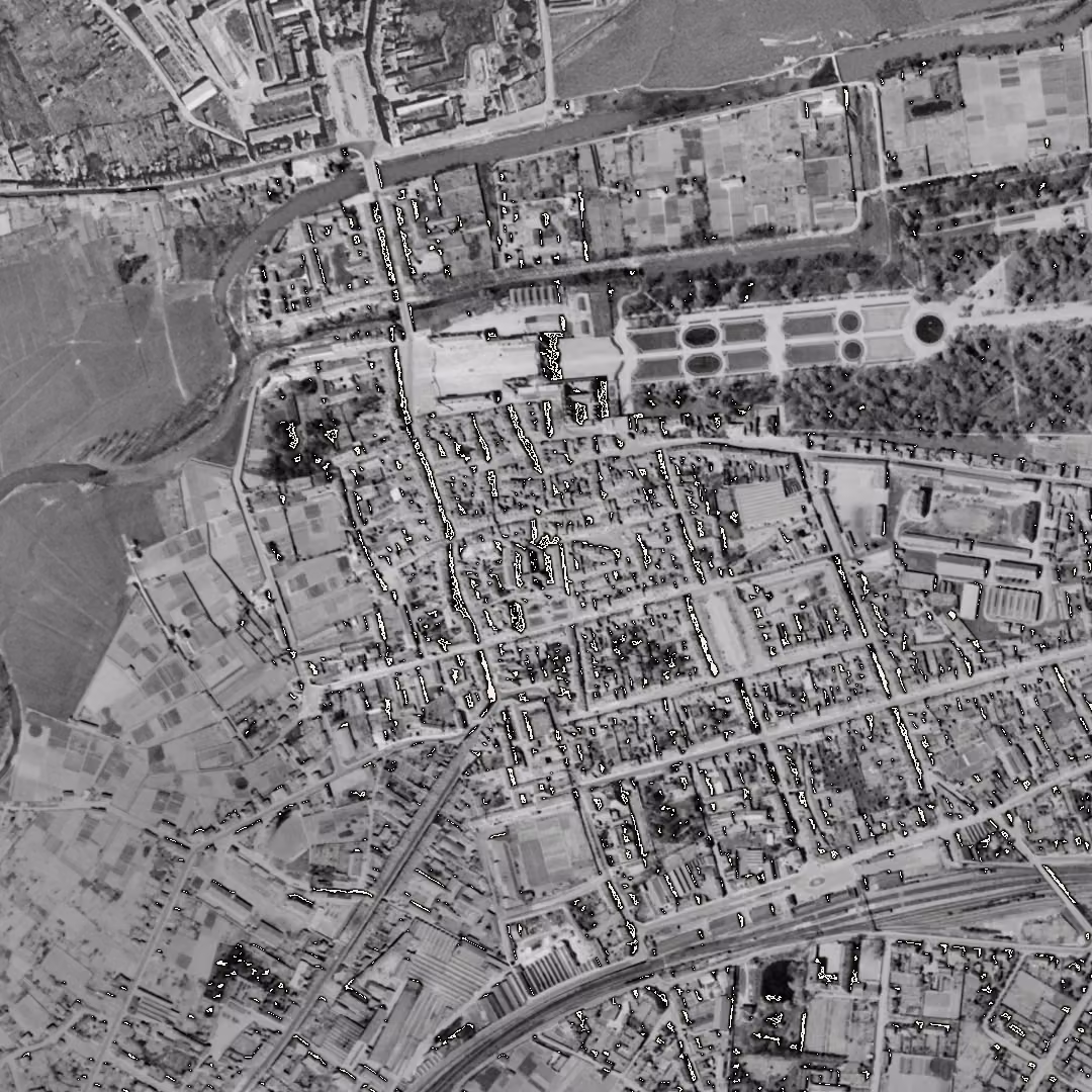 Lunéville en 1958, le centre vu du ciel, au même cadrage