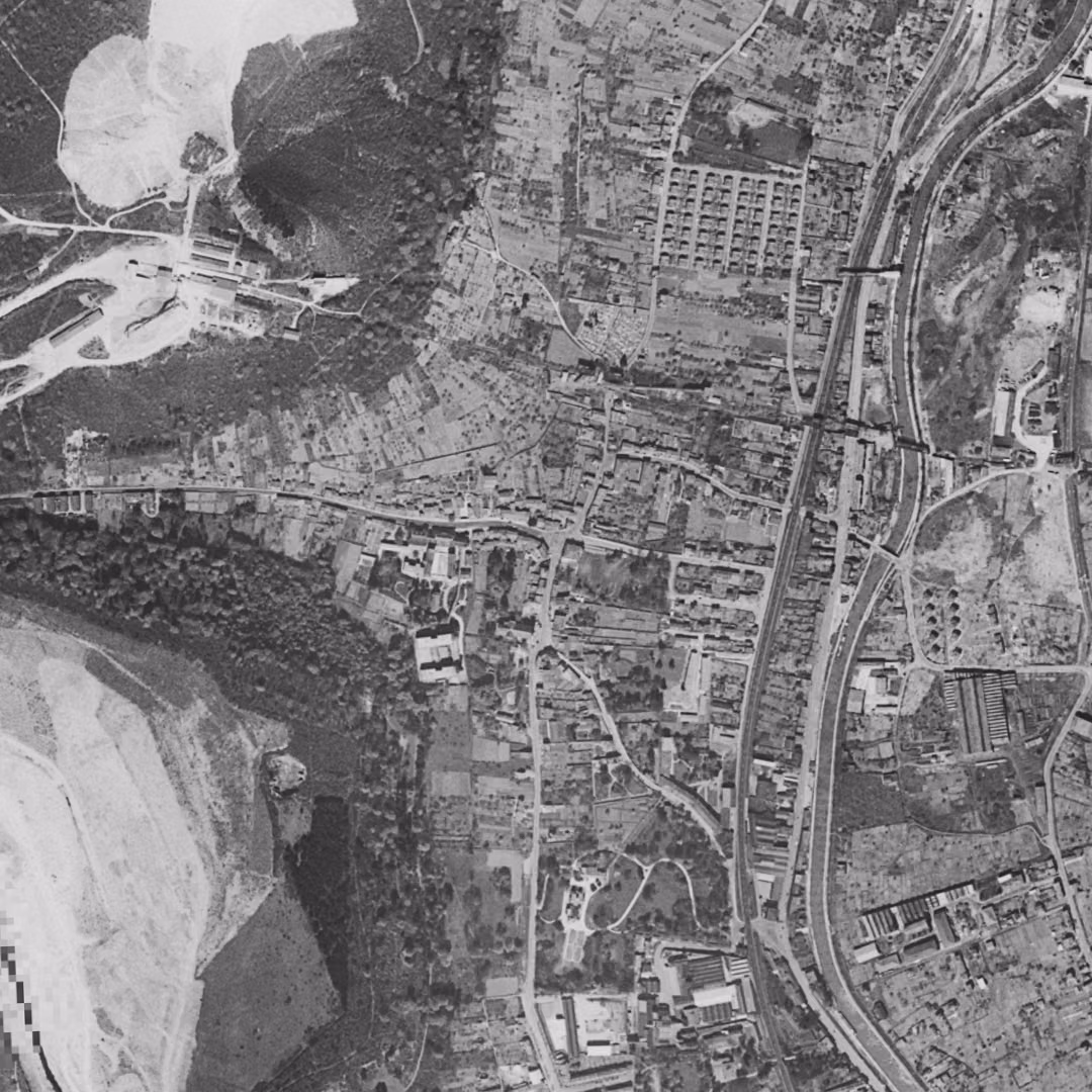 Maxéville en 1958, le centre vu du ciel, au même cadrage