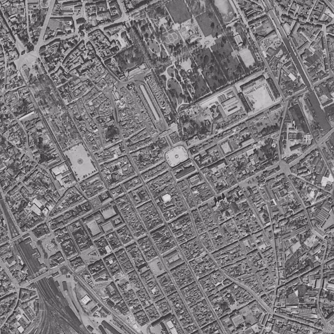 Nancy en 1958, le centre vu du ciel, au même cadrage
