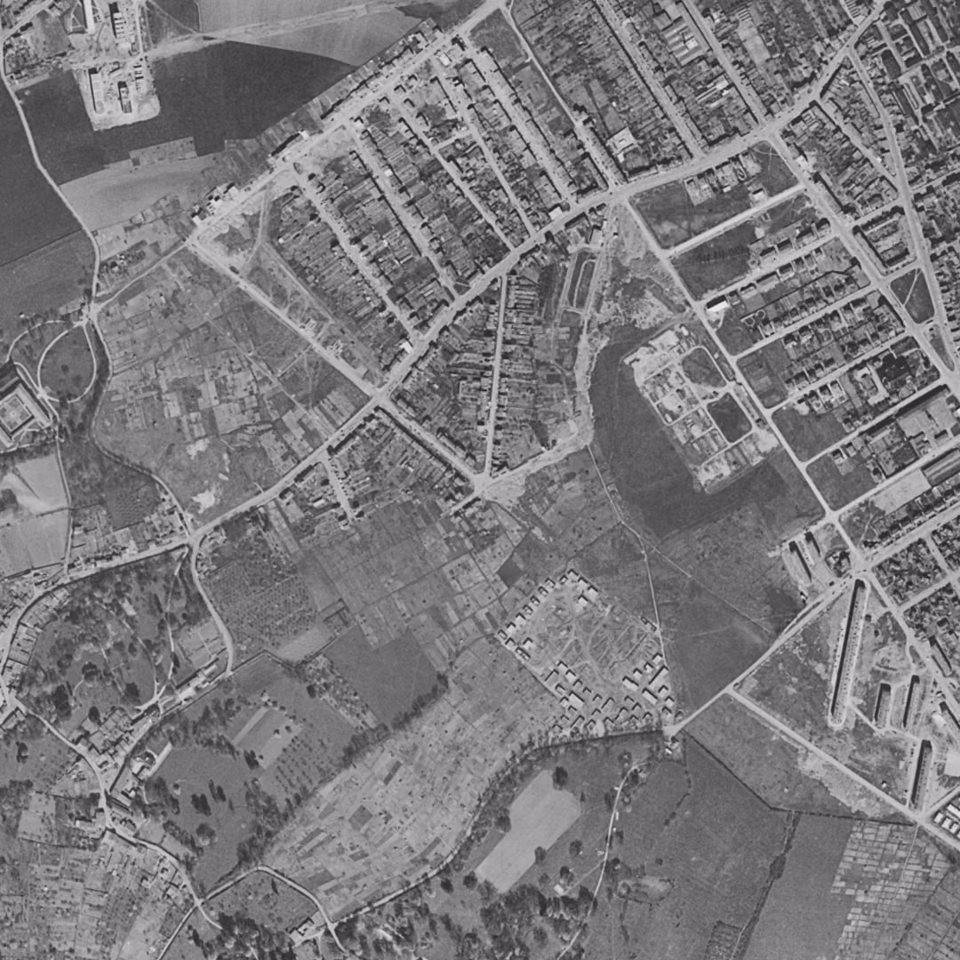 Villers-lès-Nancy en 1958, le centre vu du ciel, au même cadrage