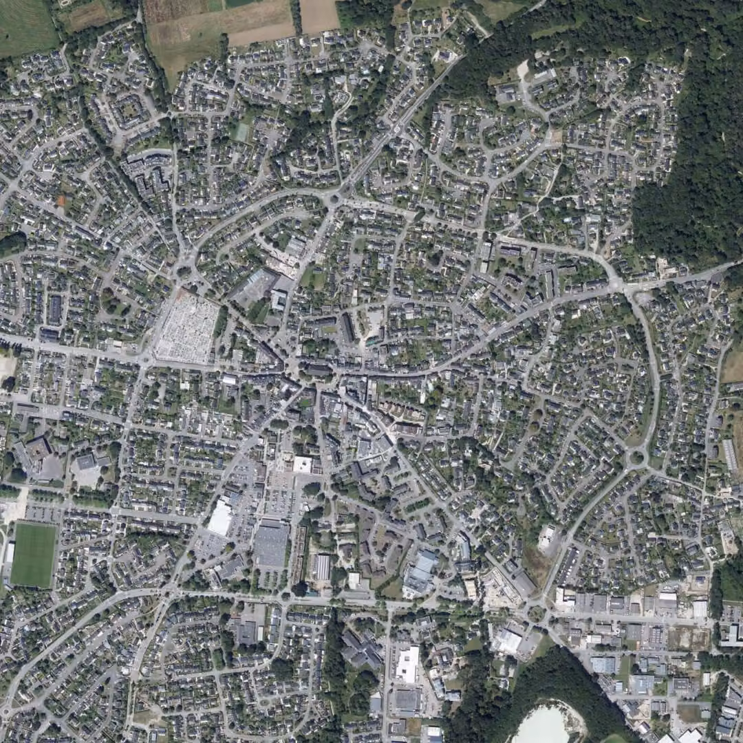 Ploemeur aujourd'hui, le centre vu du ciel
