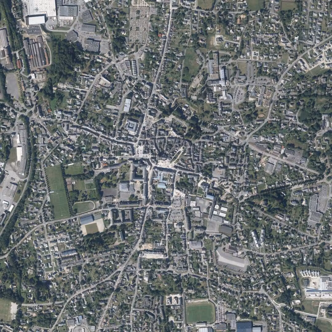 Ploërmel aujourd'hui, le centre vu du ciel