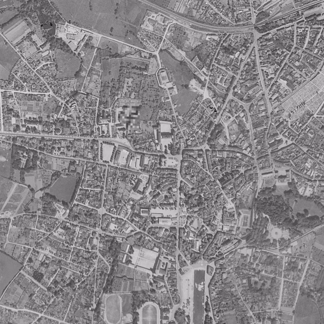 Vannes en 1952, le centre vu du ciel, au même cadrage