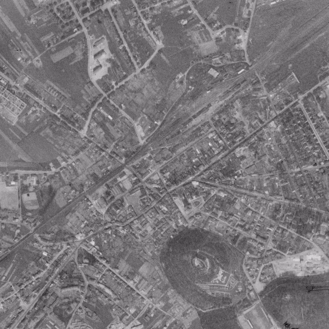 Forbach en 1955, le centre vu du ciel, au même cadrage