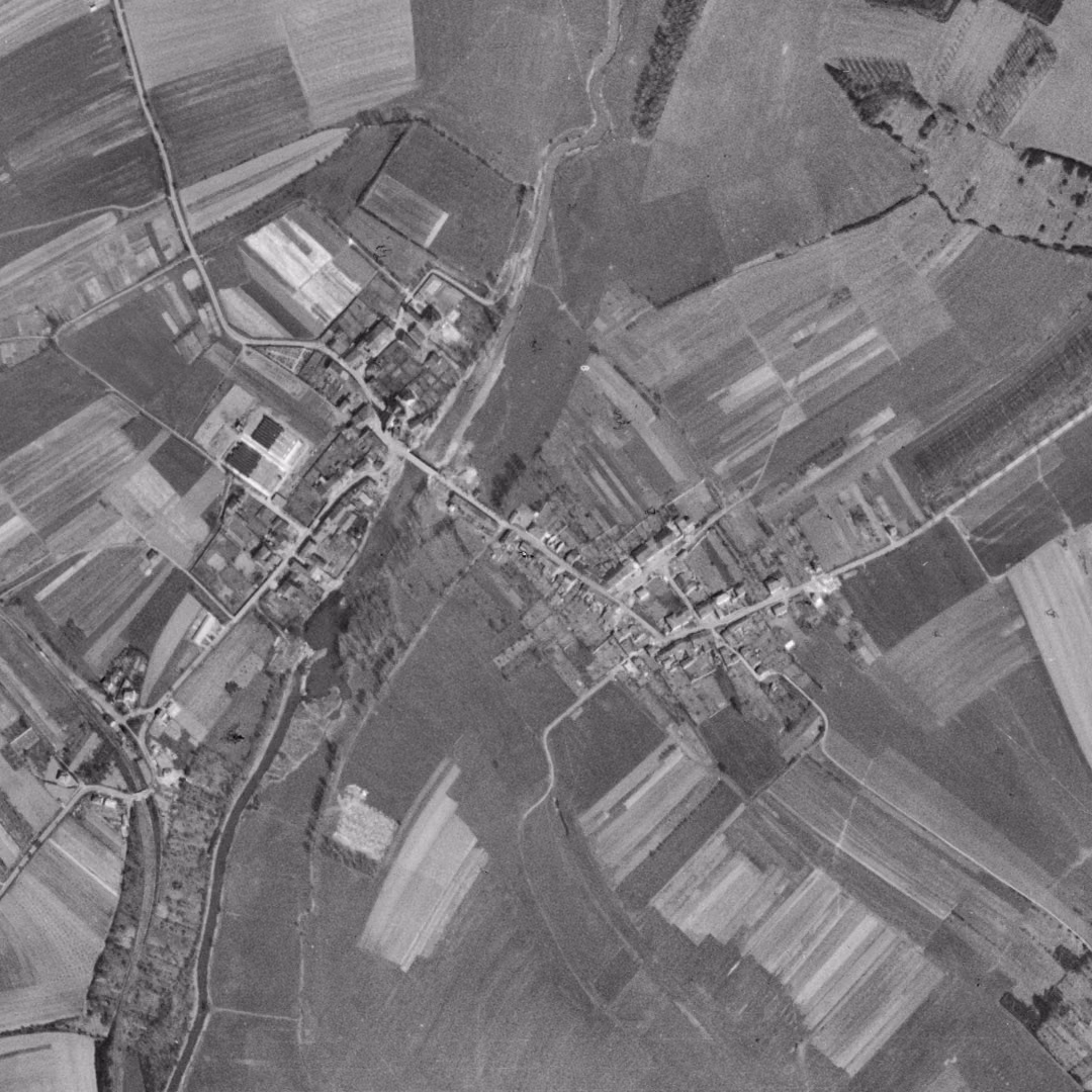Marly en 1955, le centre vu du ciel, au même cadrage
