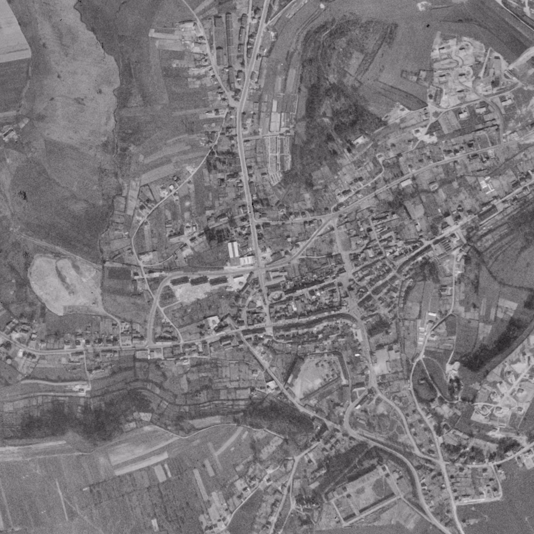 Saint-Avold en 1955, le centre vu du ciel, au même cadrage