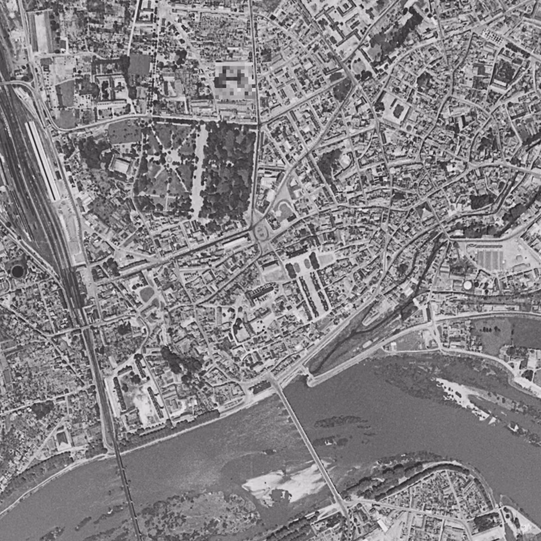 Nevers en 1957, le centre vu du ciel, au même cadrage