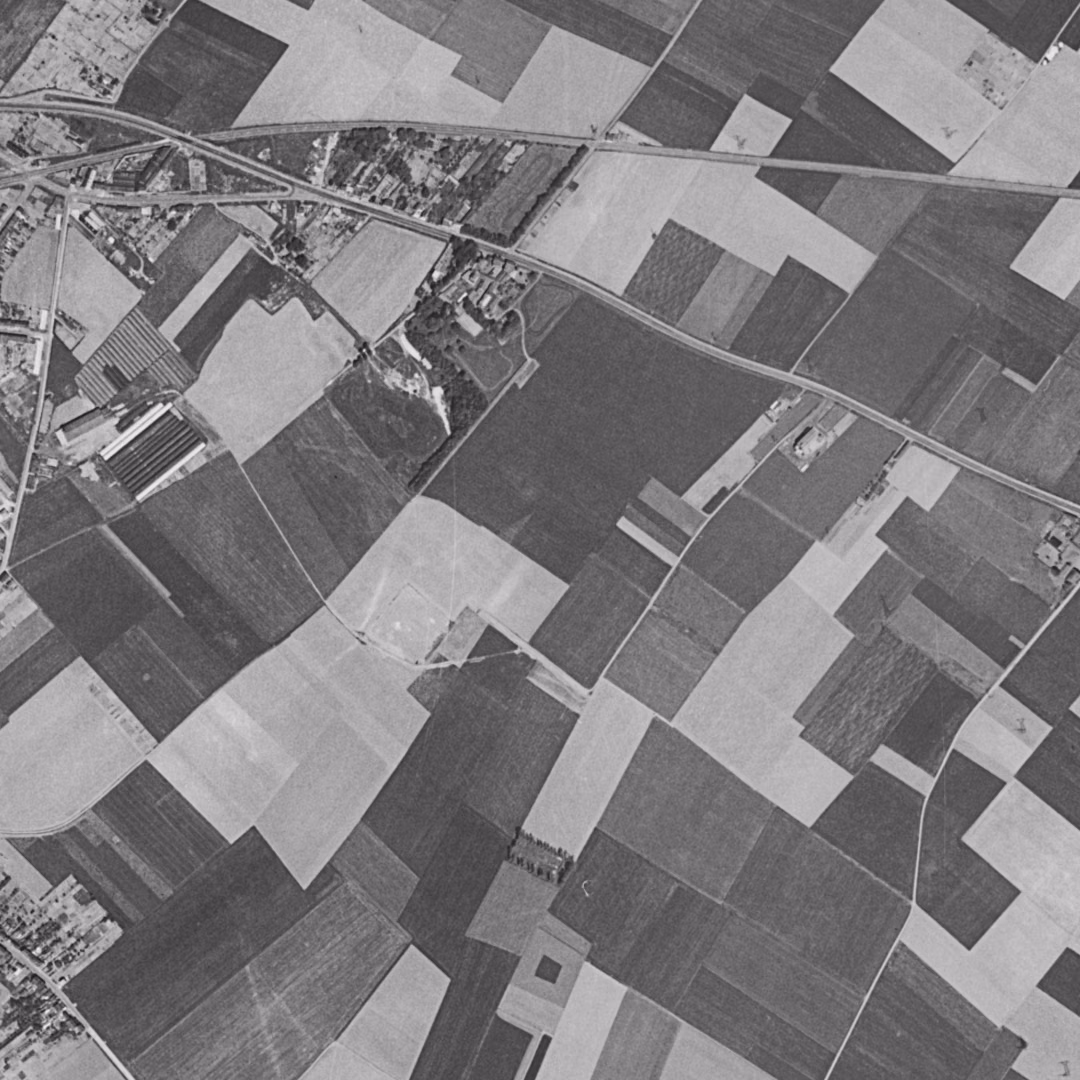Villeneuve-d'Ascq en 1957, le centre vu du ciel, au même cadrage