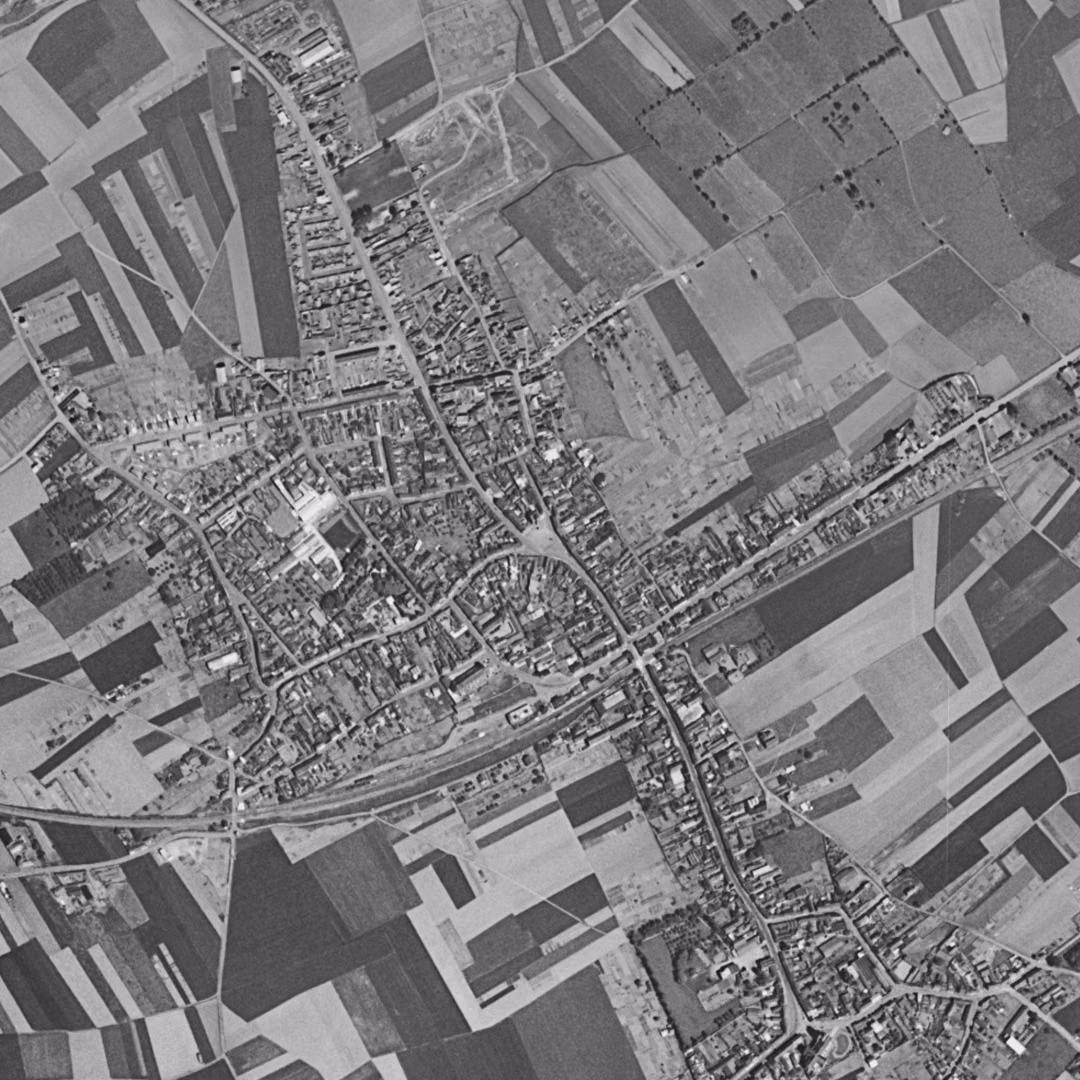 Annœullin en 1957, le centre vu du ciel, au même cadrage