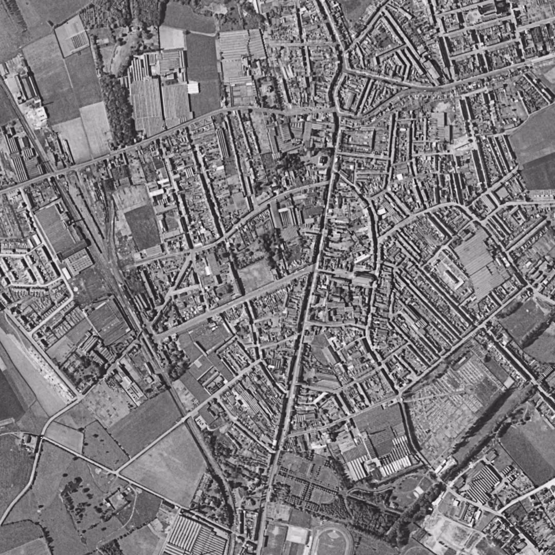 Halluin en 1957, le centre vu du ciel, au même cadrage
