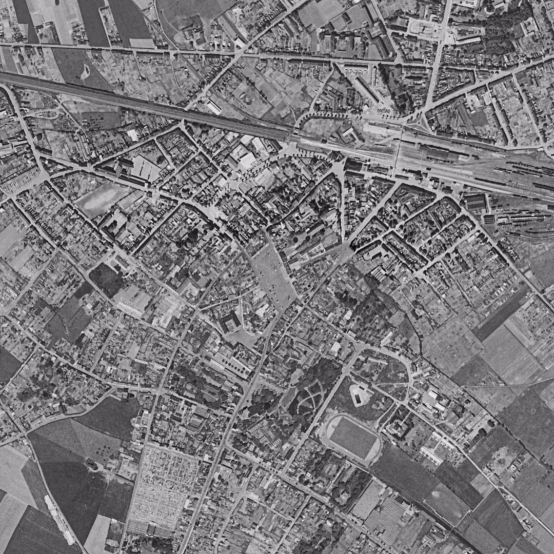 Hazebrouck en 1957, le centre vu du ciel, au même cadrage