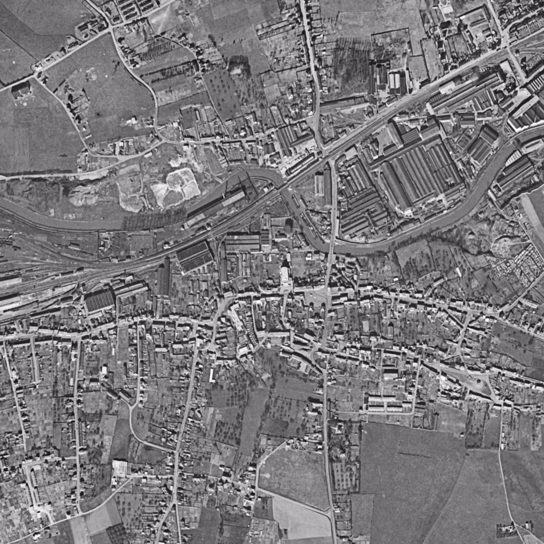Jeumont en 1957, le centre vu du ciel, au même cadrage