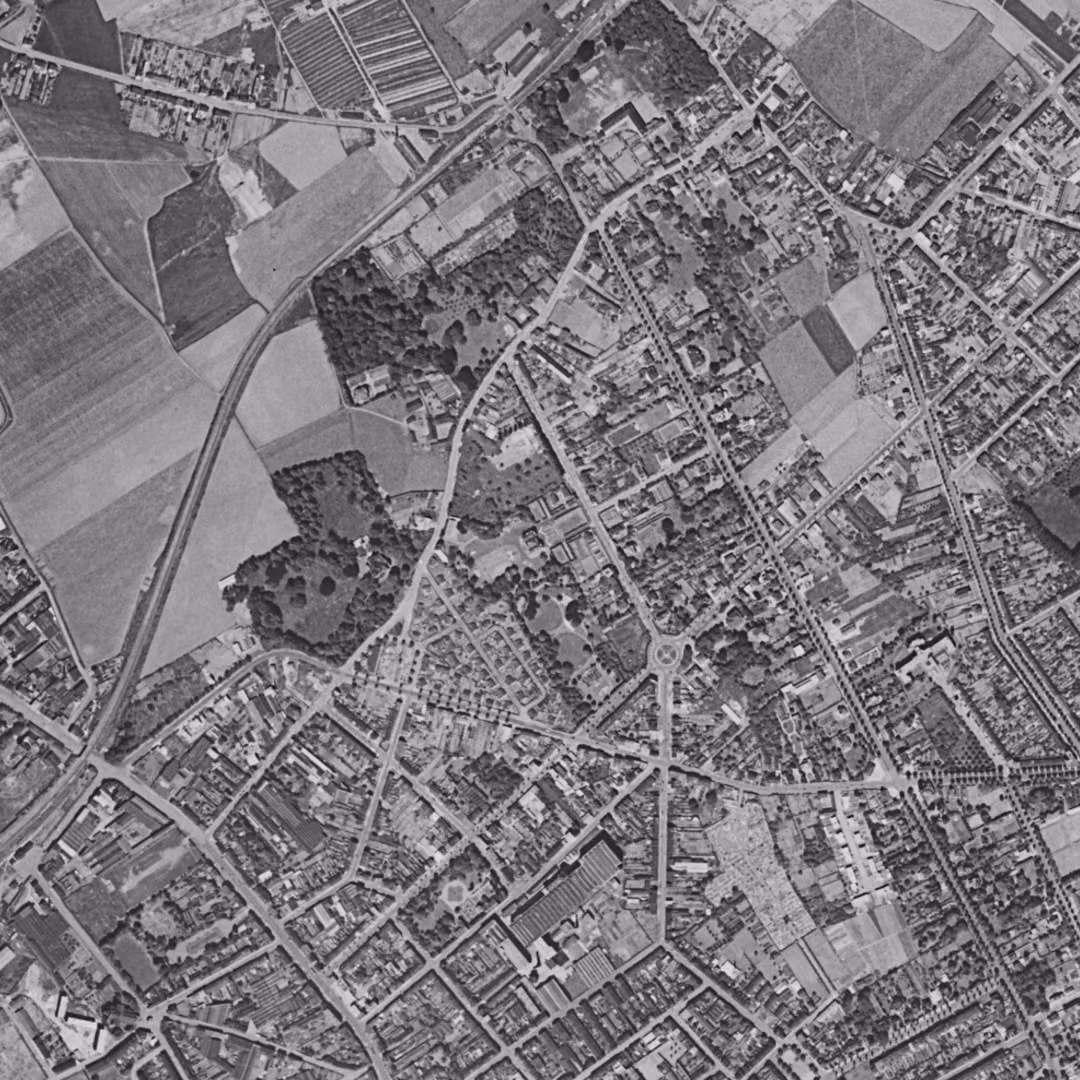 Lambersart en 1957, le centre vu du ciel, au même cadrage