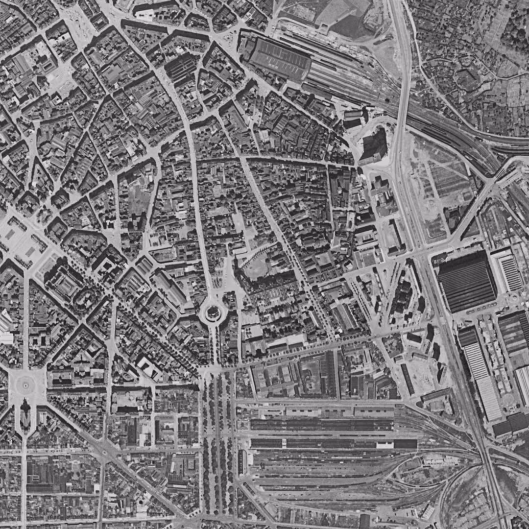 Lille en 1957, le centre vu du ciel, au même cadrage