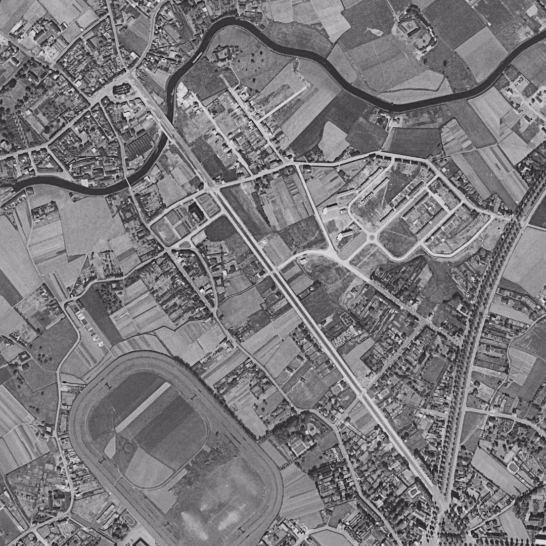 Marcq-en-Barœul en 1957, le centre vu du ciel, au même cadrage