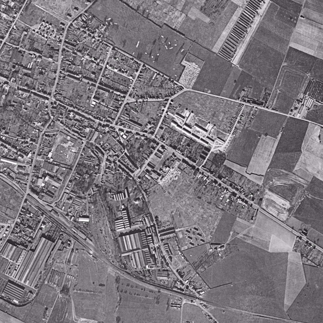 Marly en 1957, le centre vu du ciel, au même cadrage
