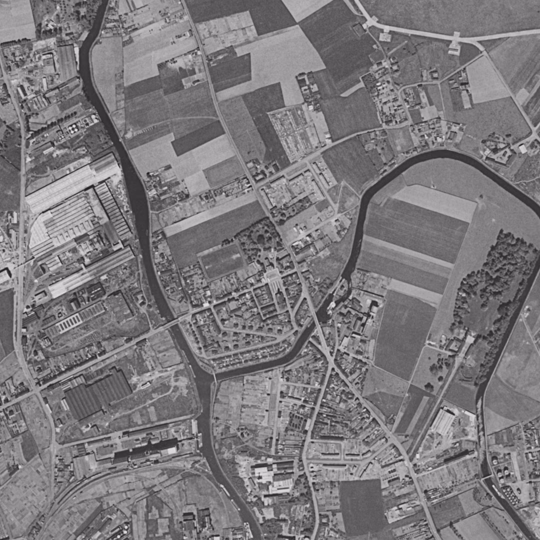 Marquette-lez-Lille en 1957, le centre vu du ciel, au même cadrage
