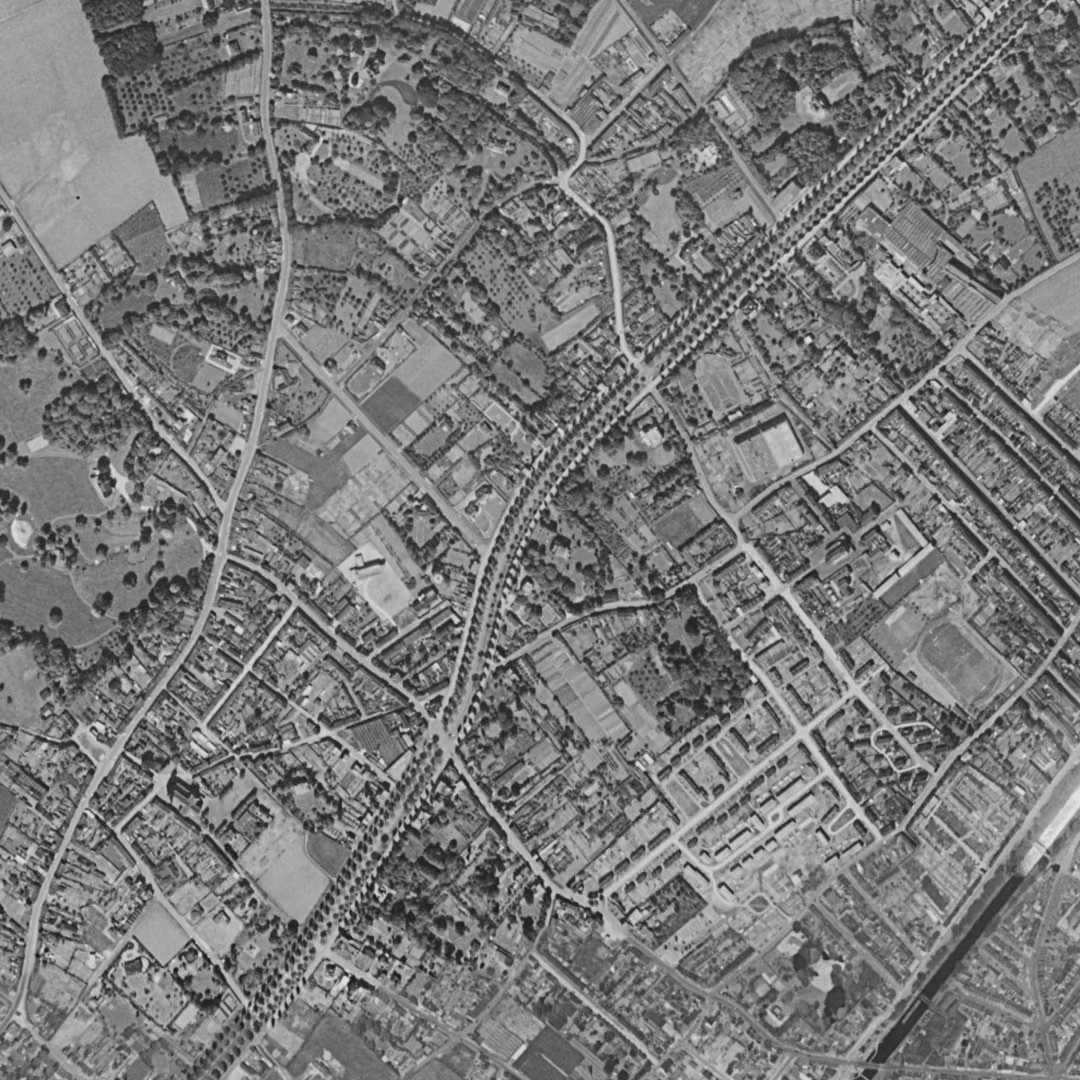 Mouvaux en 1957, le centre vu du ciel, au même cadrage