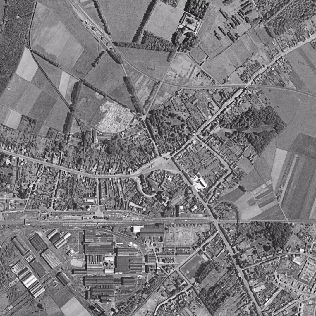 Raismes en 1957, le centre vu du ciel, au même cadrage