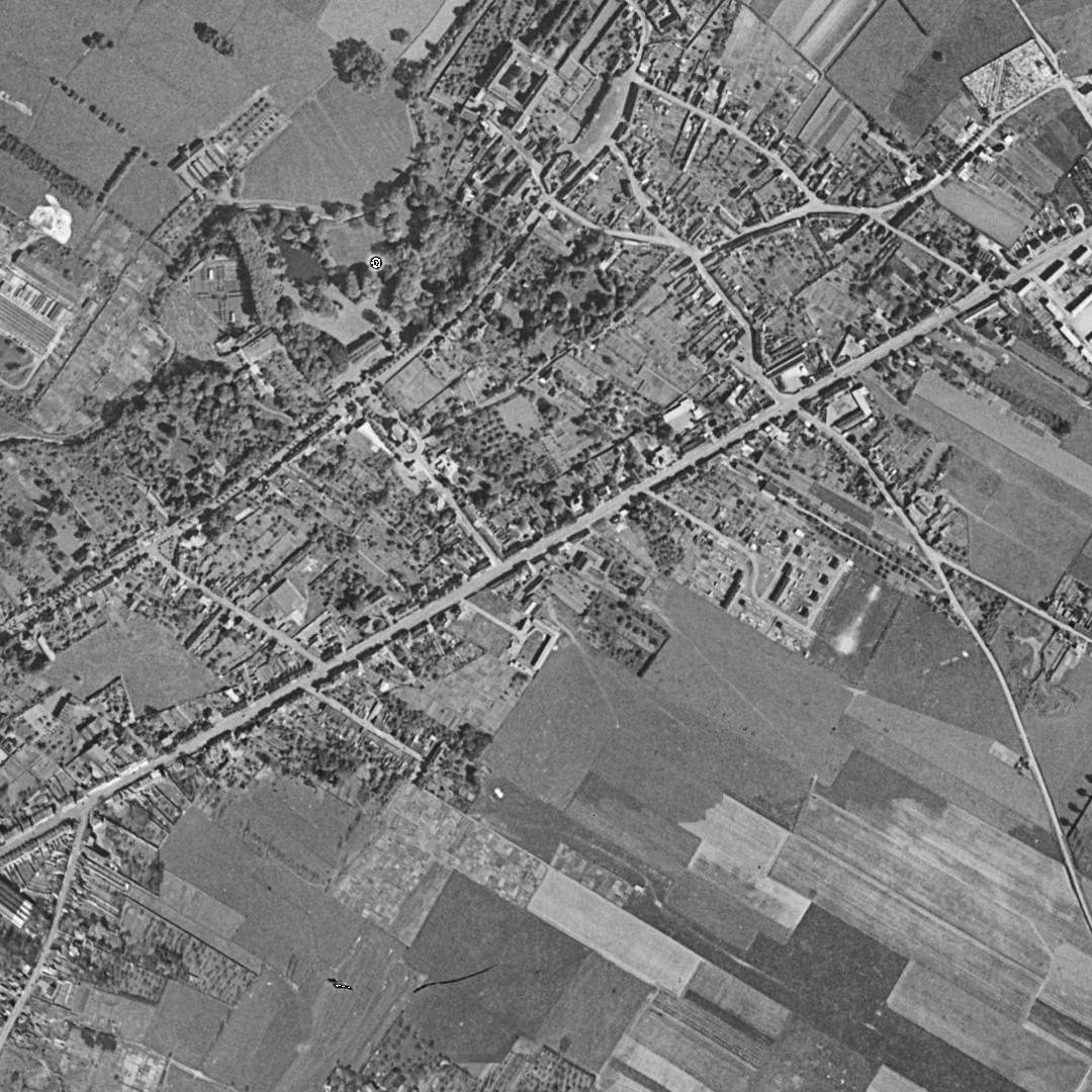 Saint-Saulve en 1957, le centre vu du ciel, au même cadrage