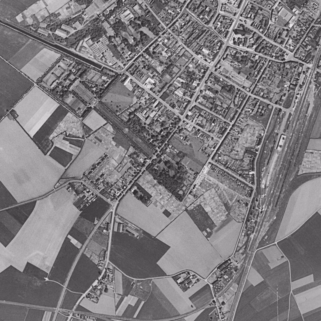 Seclin en 1957, le centre vu du ciel, au même cadrage