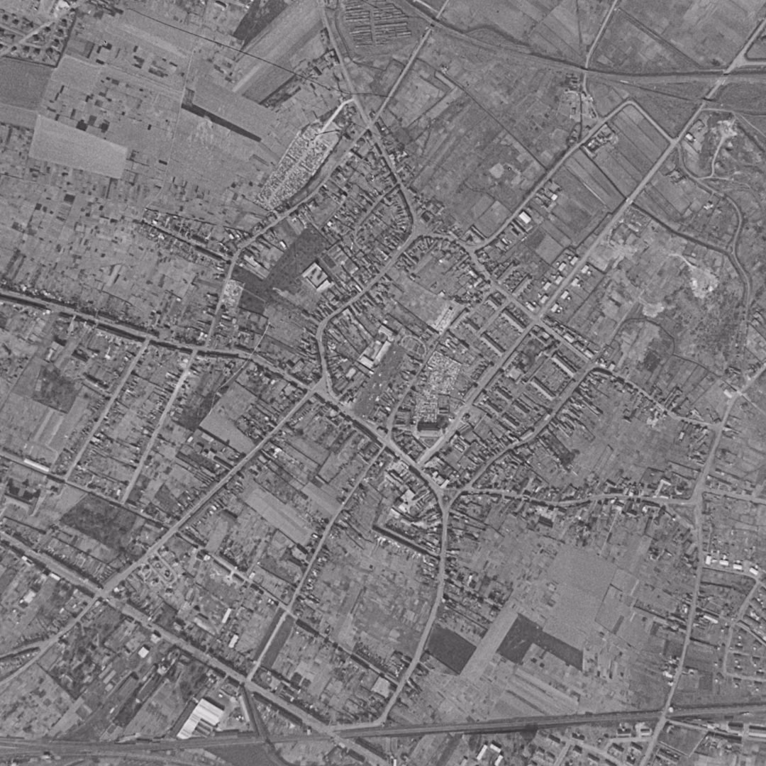 Sin-le-Noble en 1955, le centre vu du ciel, au même cadrage