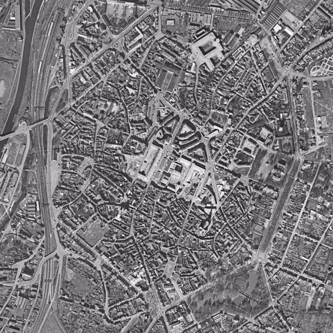 Valenciennes en 1957, le centre vu du ciel, au même cadrage