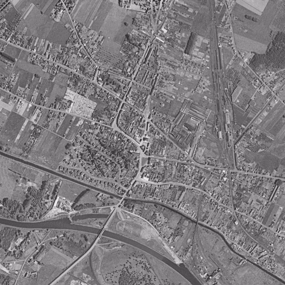 Vieux-Condé en 1957, le centre vu du ciel, au même cadrage