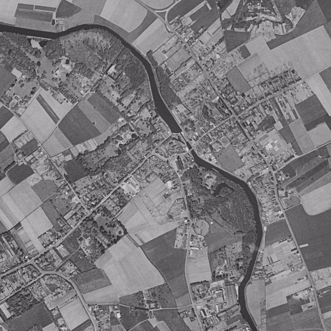 Wambrechies en 1957, le centre vu du ciel, au même cadrage