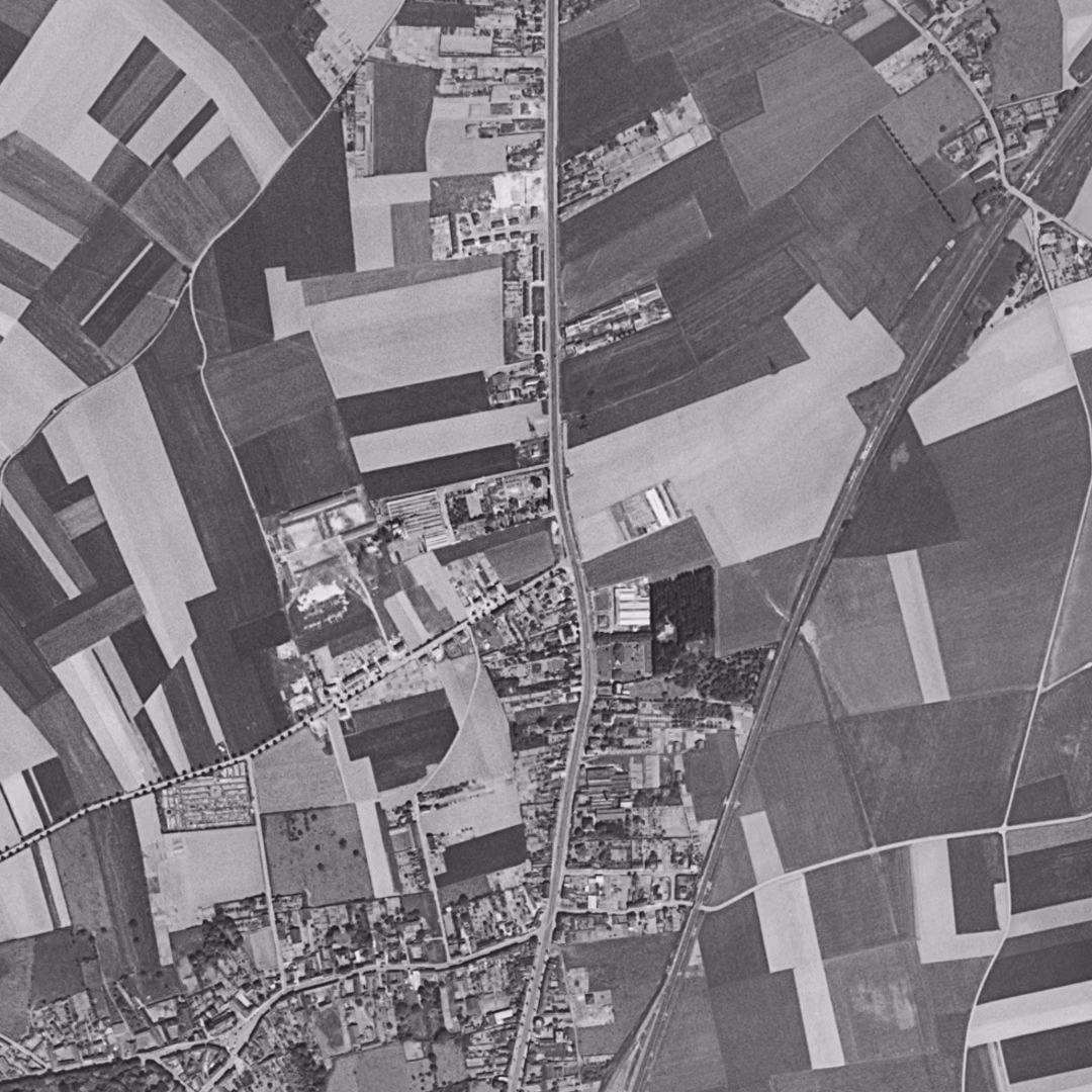 Wattignies en 1957, le centre vu du ciel, au même cadrage