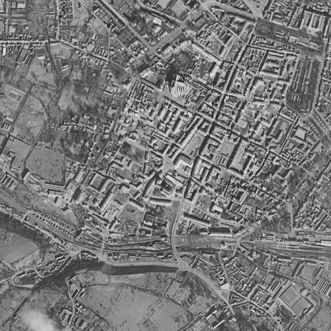 Beauvais en 1956, le centre vu du ciel, au même cadrage