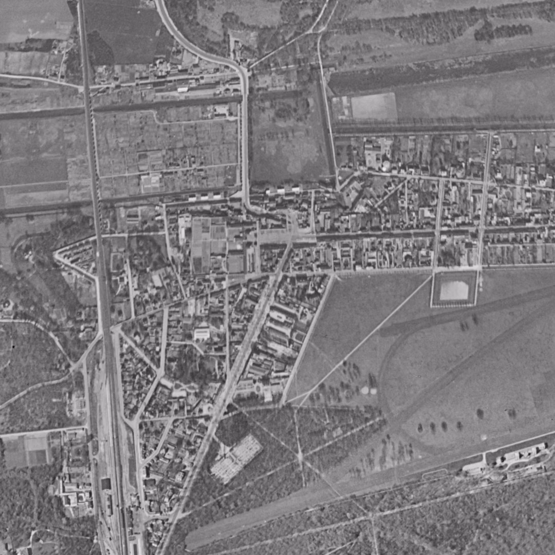 Chantilly en 1955, le centre vu du ciel, au même cadrage