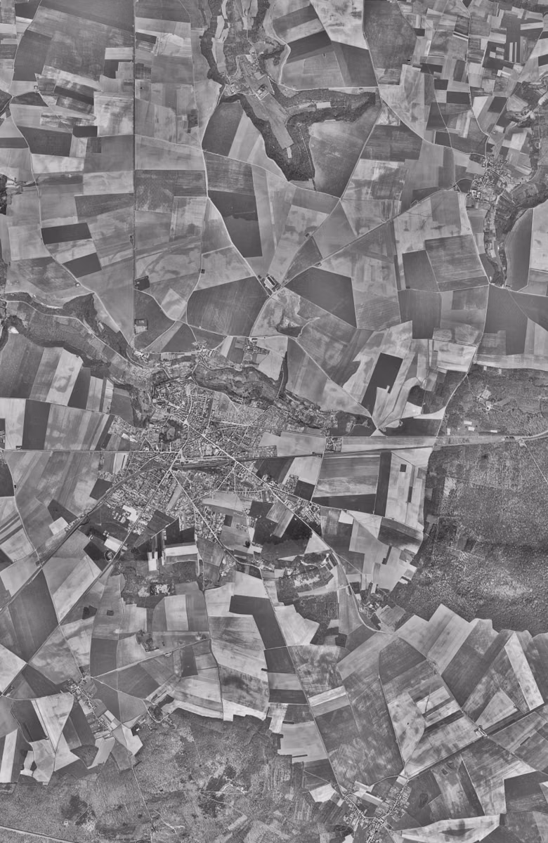 Crépy-en-Valois en 1951, le territoire vu du ciel, au même cadrage