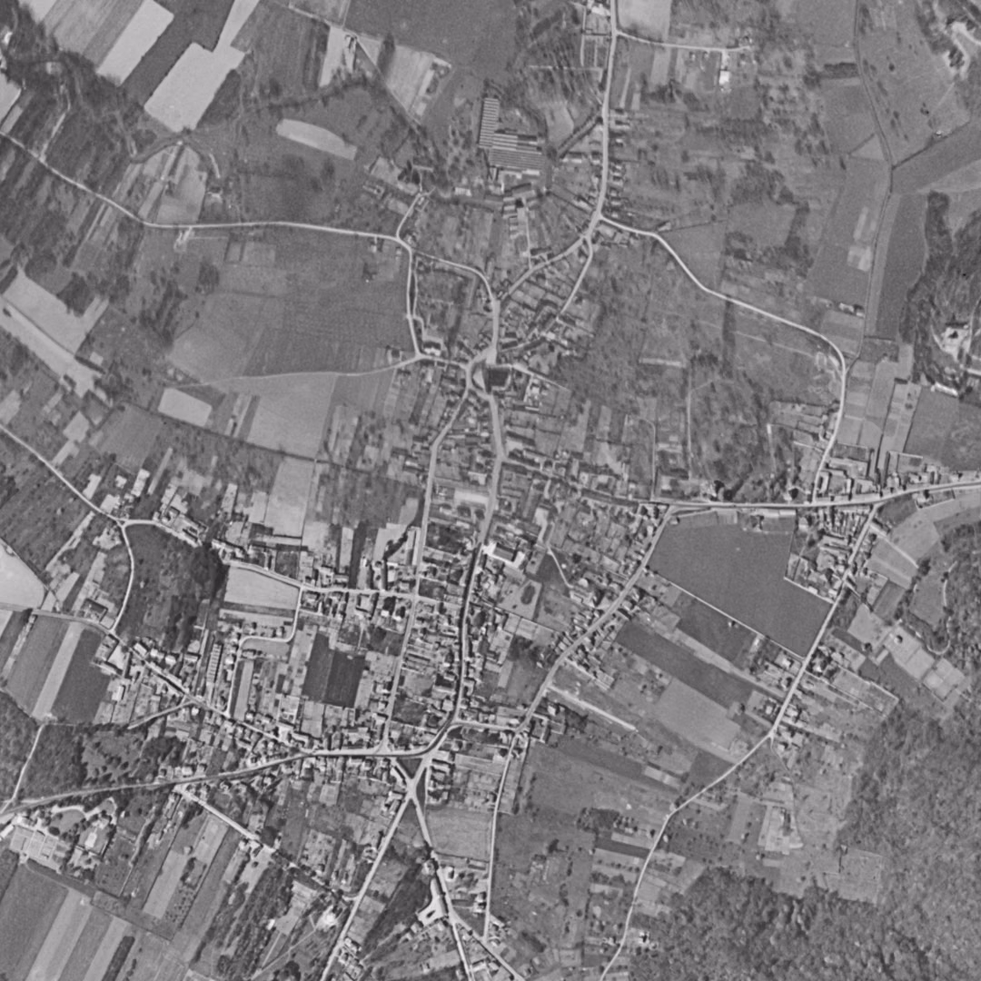 Gouvieux en 1955, le centre vu du ciel, au même cadrage