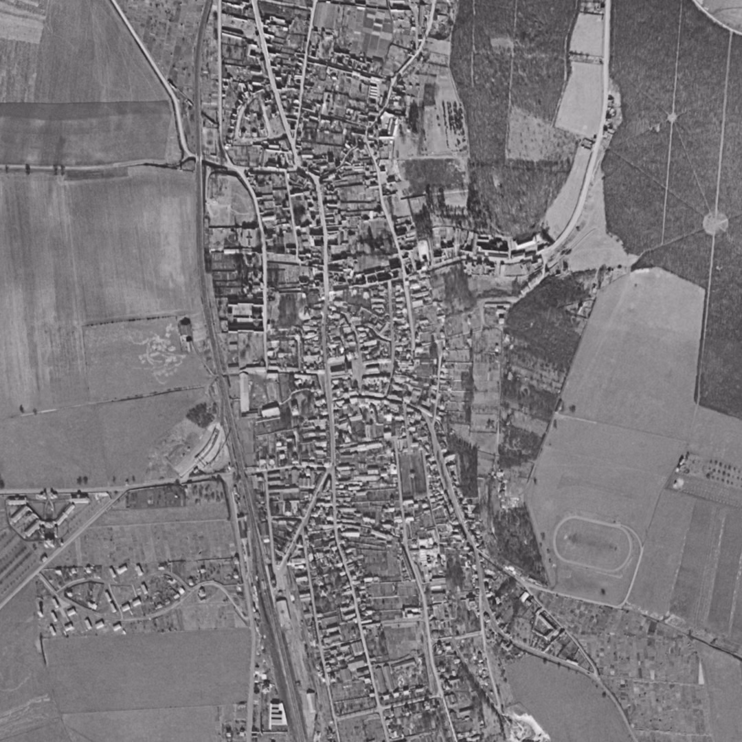 Méru en 1956, le centre vu du ciel, au même cadrage
