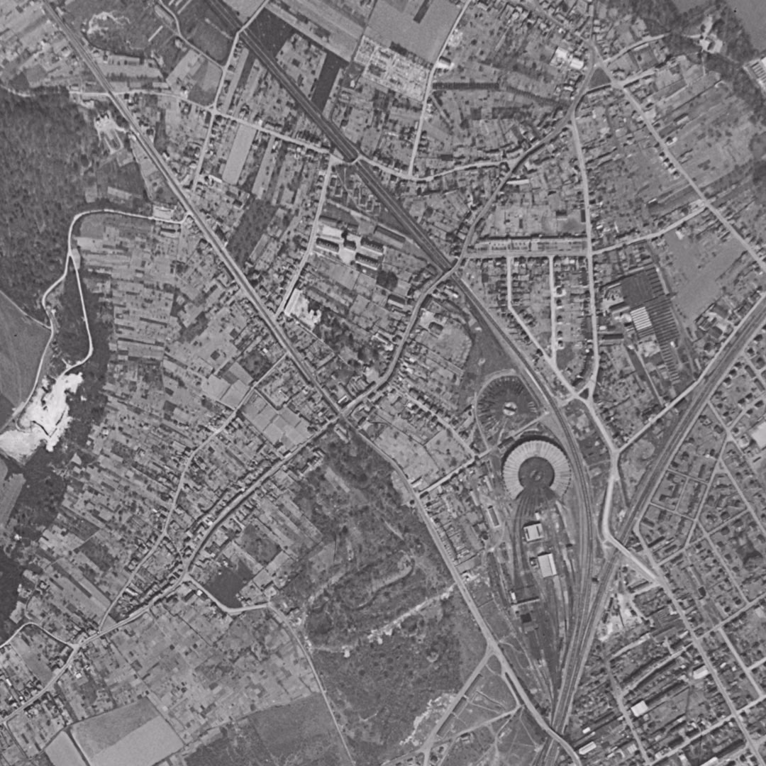 Nogent-sur-Oise en 1955, le centre vu du ciel, au même cadrage