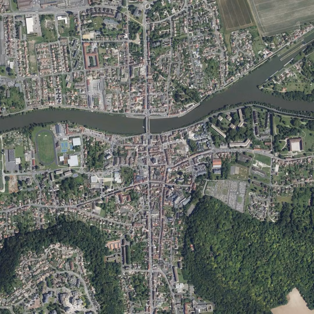 Pont-Sainte-Maxence aujourd'hui, le centre vu du ciel